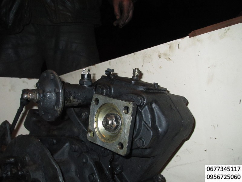 роздатка зил 131, ком лебедки , Коробка раздаточная ЗИЛ-131 в сб. 131-1800010 , Коробка отбора мощности Артикул: 131-4202010-Б реверсивная, служит для привода лебедки и устанавливается на фланец люка коробки передач.Коробка Отбора Мощности с пневмо/включением , Коробка отбора мощности на раздатку, лесовоз, кран-манипулятор,КОМ на раздаточную коробку с пневмоключением ЗИЛ-131, Коробка раздаточная ЗИЛ-131  131-1800010 ,Коробка отбора мощности 131-4202010 ,Односкоростную коробку отбора мощности устанавливают на верхний люк раздаточной коробки. Это дает возможность отбора мощности от трансмиссии для привода различных специальных агрегатов, применяемых потребителем при использовании шасси автомобиля в качестве транспортной базы.